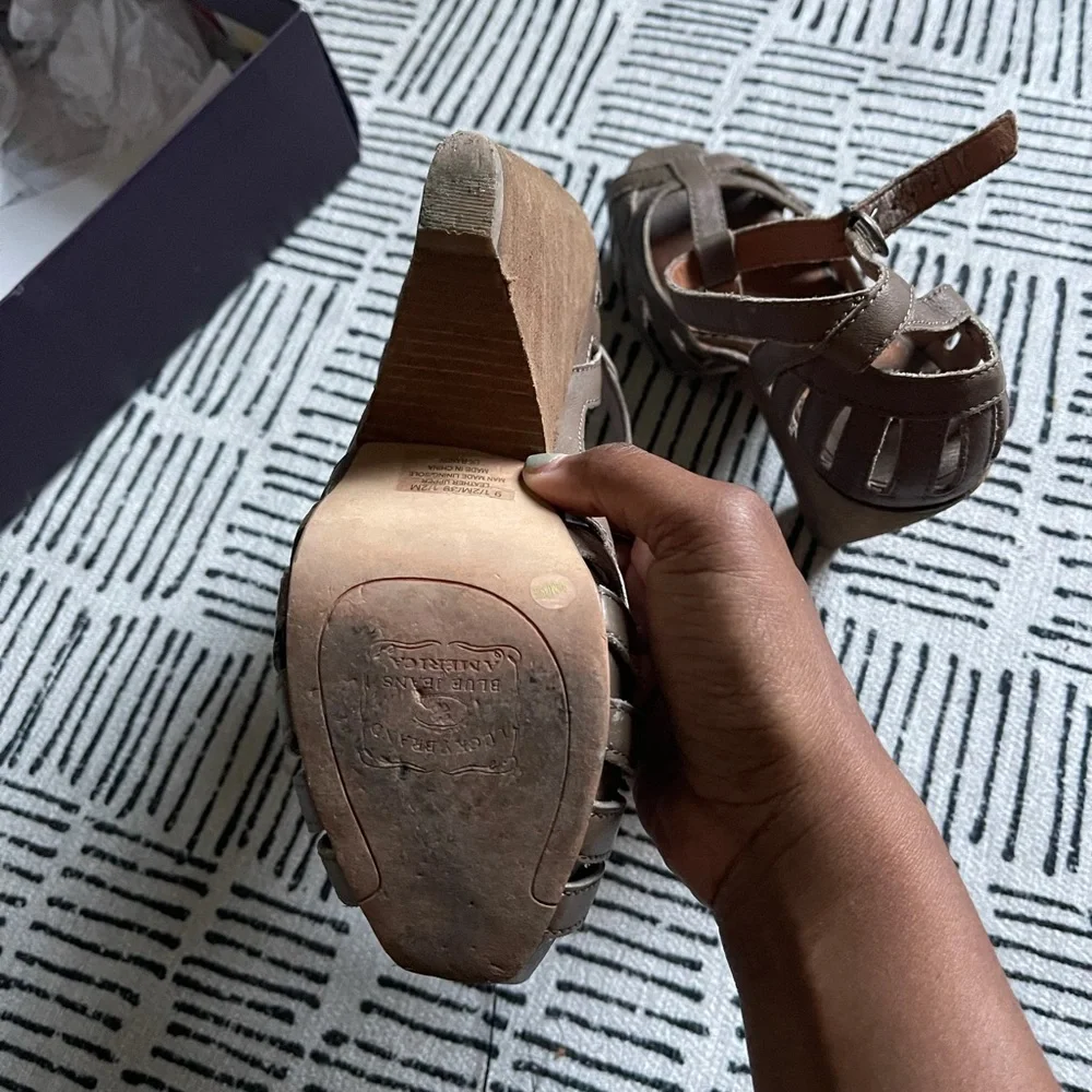 Lucky Brand Randy t strap peep toe chunky heel
